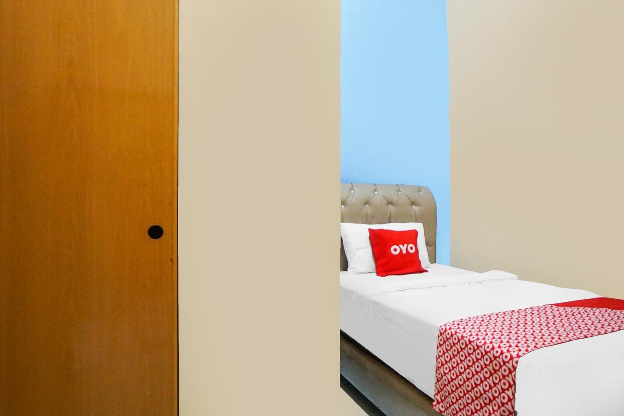 Oyo 92076 Sky Residence Cengkeh Medan Exterior photo